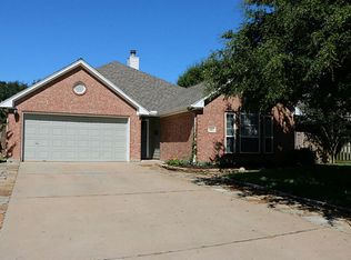1401 Bob White Trl, Sealy, TX 77474