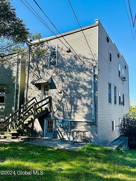 3rd image of 886 3rd Avenue
