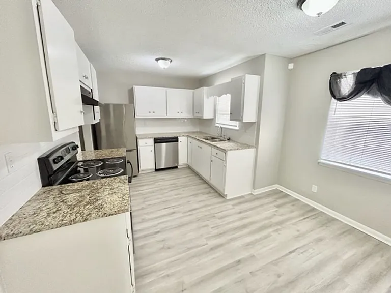 4304 Chalet Cir NW — Photo 6