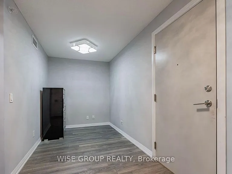 30 Meadowglen Pl N #1403 — Photo 9