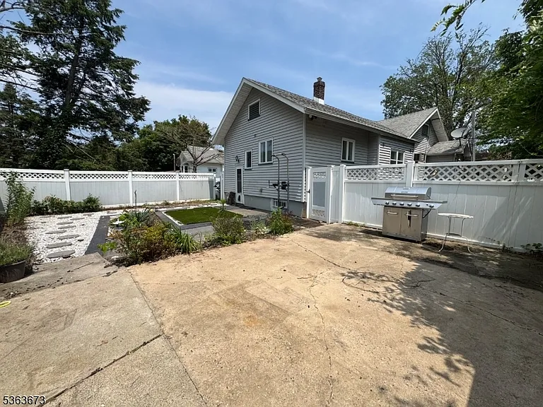 636 Linden Ave — Photo 21