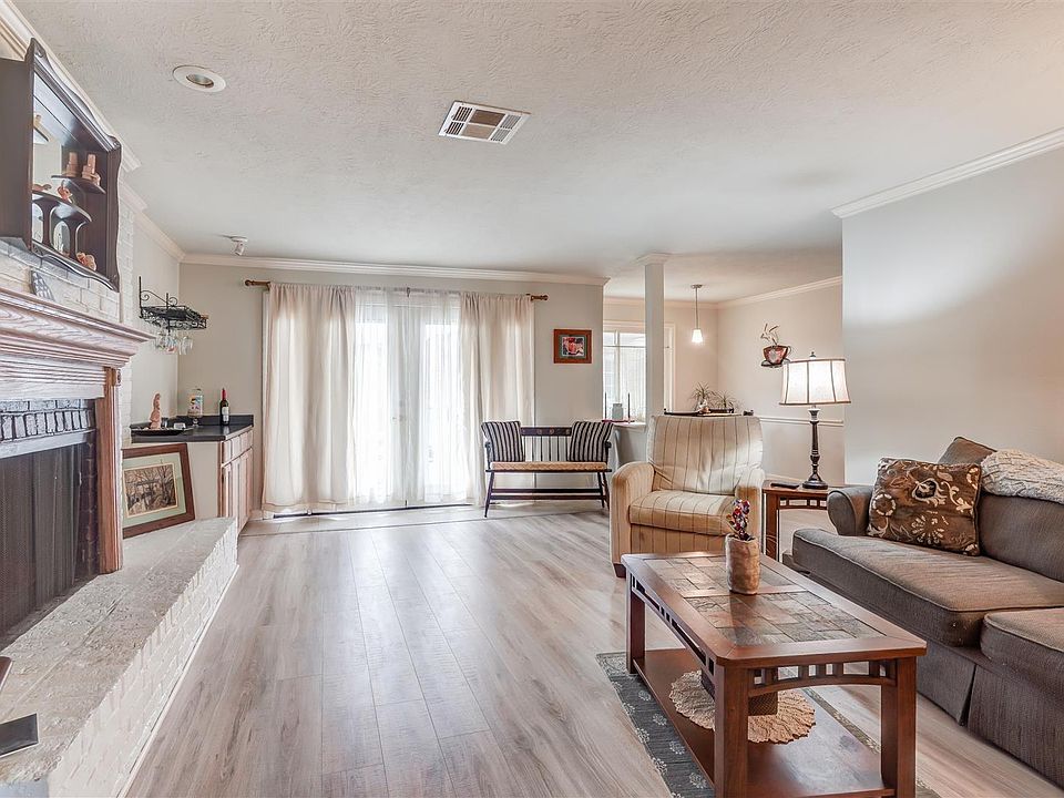 1st image of 2114 Cobble Creek Dr