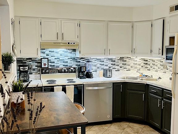 5th image of 3210 Clifton Ave APT B