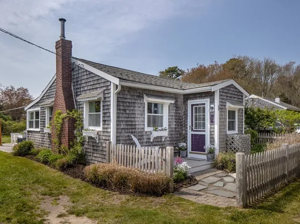 5 Laurel St, Mattapoisett, MA 02739