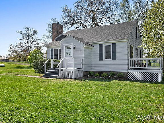 2nd image of 10448 Bailey Dr NE