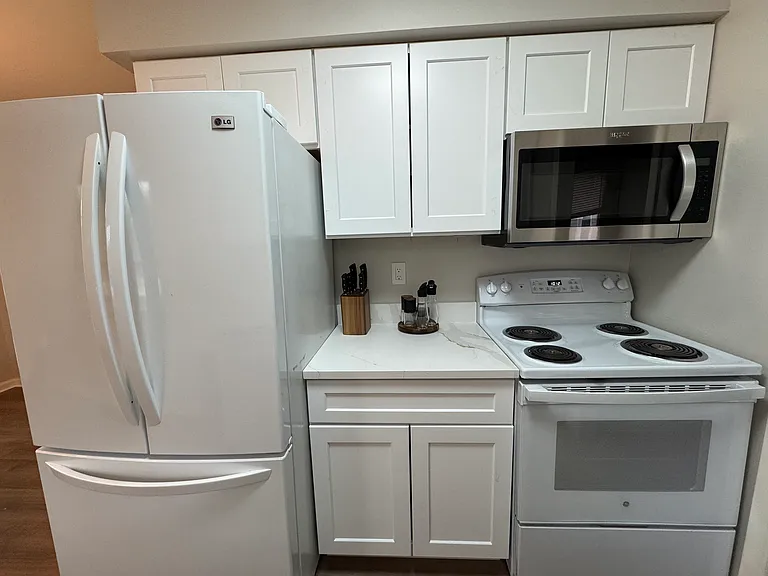 3231 Prairie Ave — Photo 3