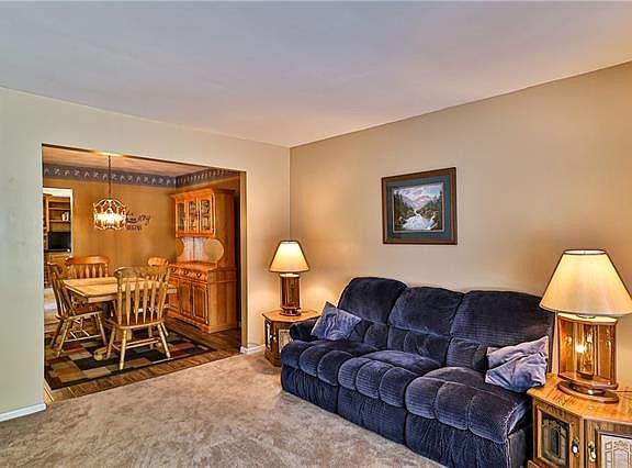 4th image of 105 SE Sherri Ln