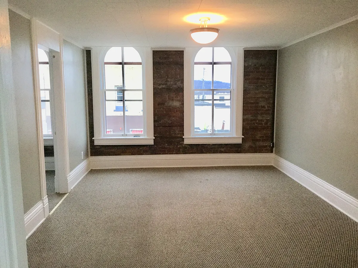 Building Photo - 253 1/2 E 3rd St #1