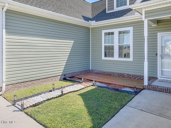 5th image of 404 Spinnaker Street