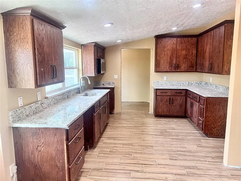 9115 Puritan Way — Photo 7