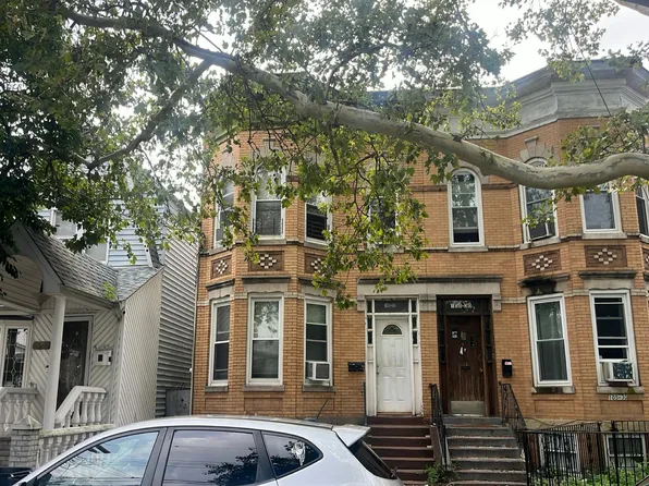 10532 90th St, Jamaica, NY 11417