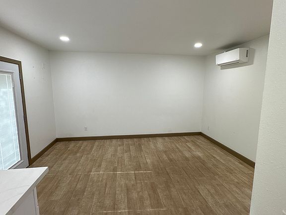 3rd image of 7235 Fairfax Dr