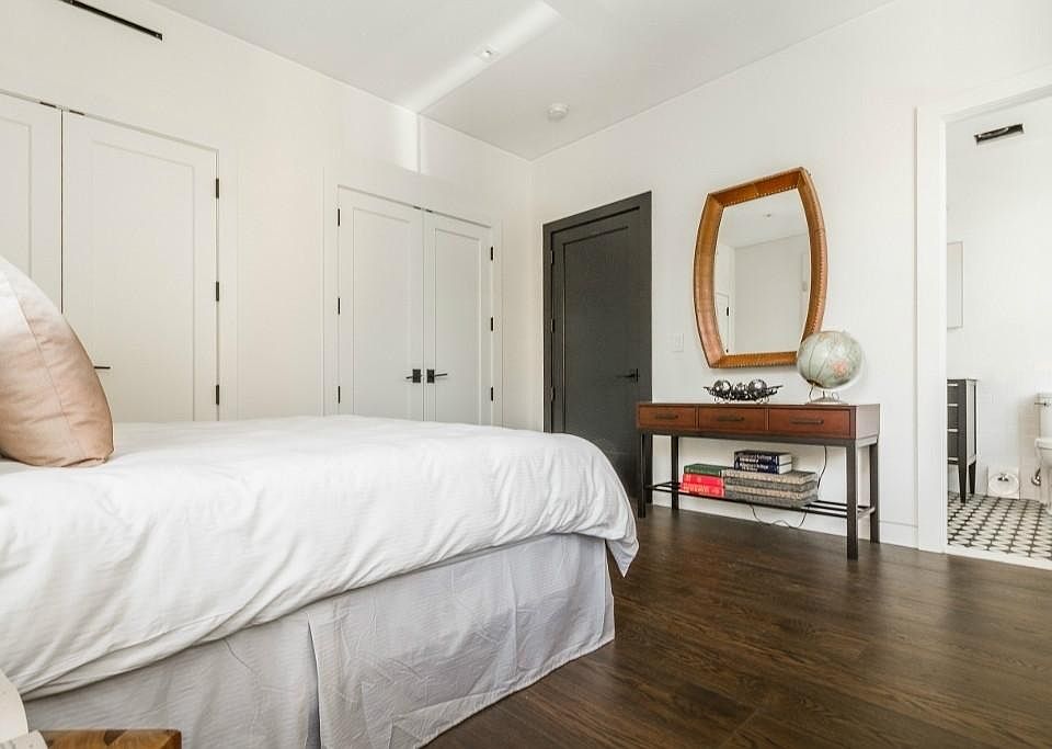 1st image of 132 Kane St #1