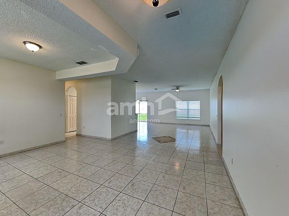 5th image of 2729 Woodstream Cir