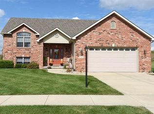 7810 103rd Ave, Crown Point, IN 46307