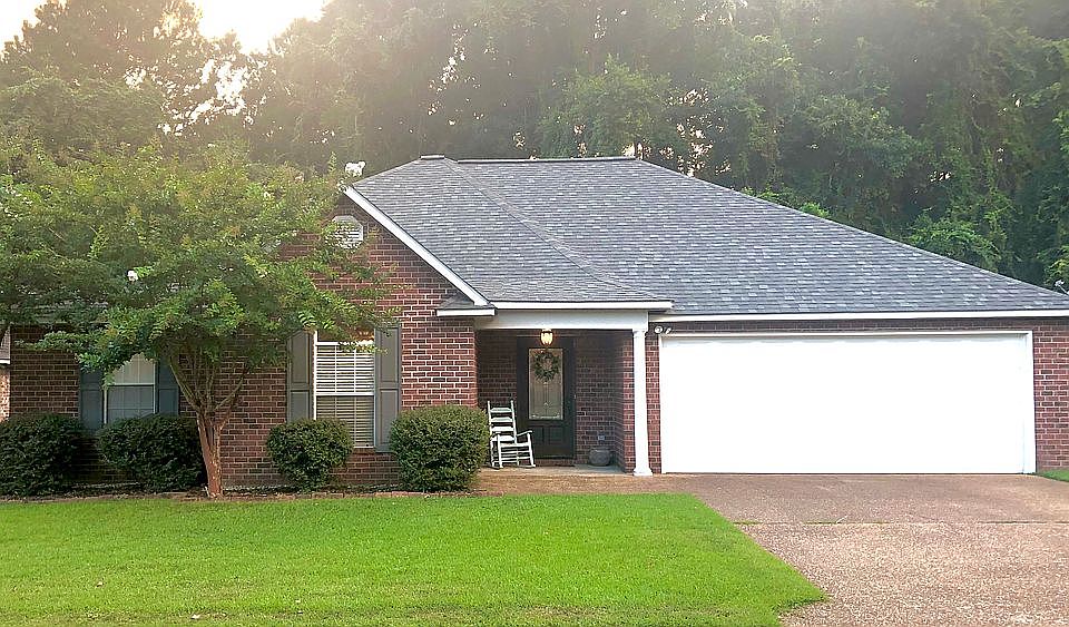 1st image of 643 Jaywood Ln NE
