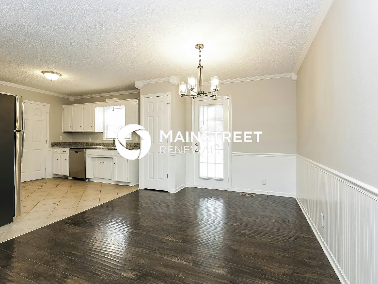 324 Mayflower Dr — Photo 3