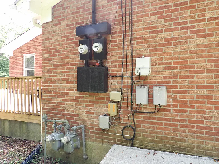 139 Lawrence St — Photo 44