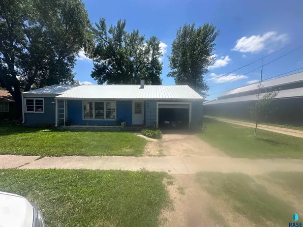 100 E Dakota St, Tripp, SD 57376