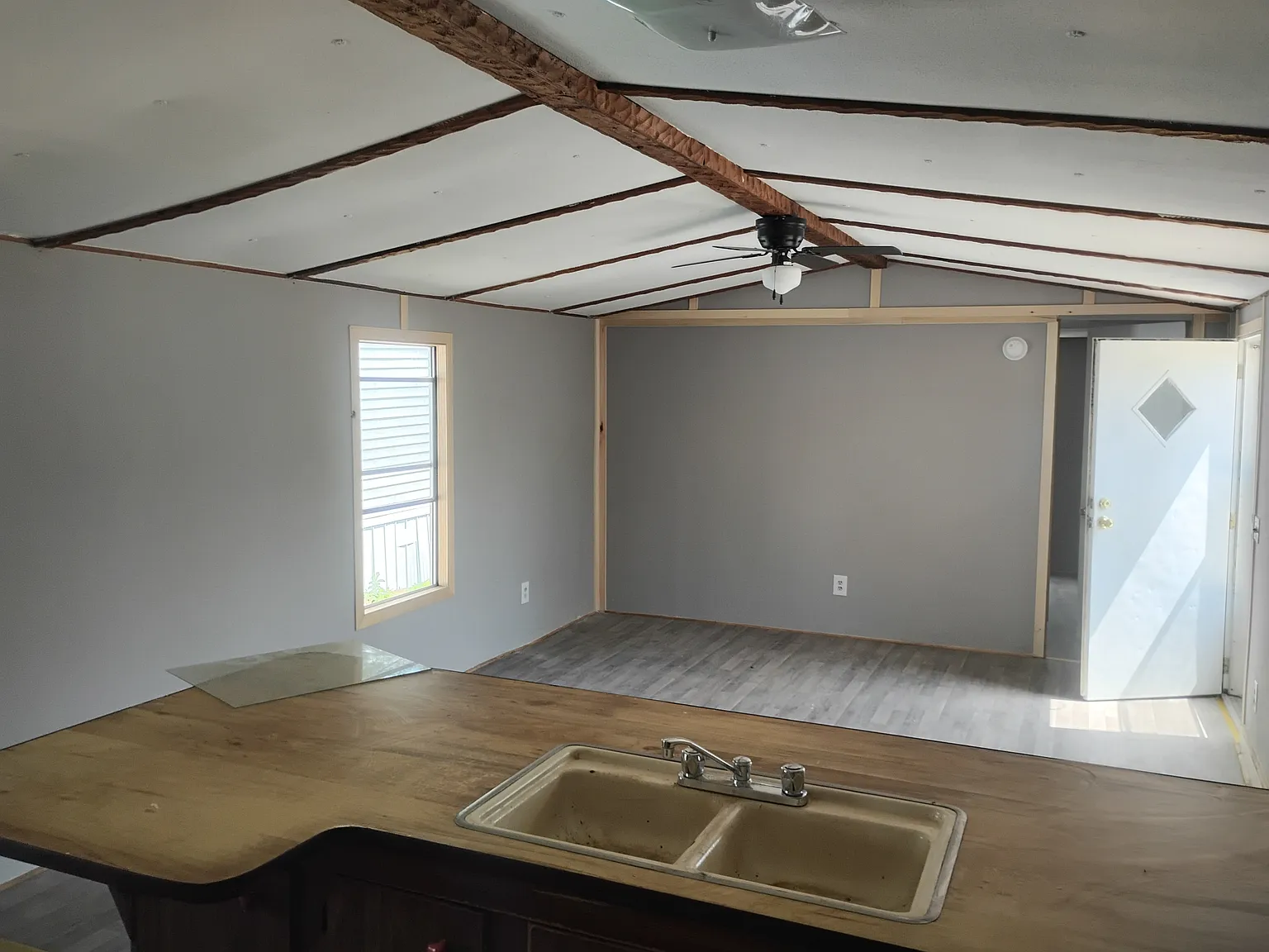 3 bed, 1150 sqft, $900 — Photo 1