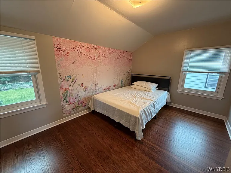 767 Saint Lawrence Ave — Photo 11