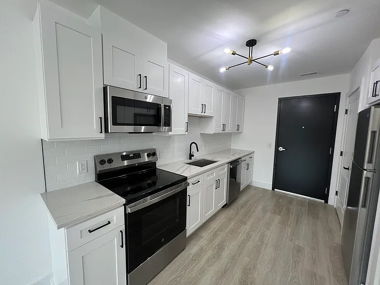 211 Ferry Blvd — Photo 25