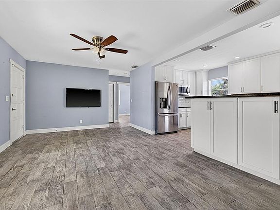 5th image of 734 40TH AVENUE NE