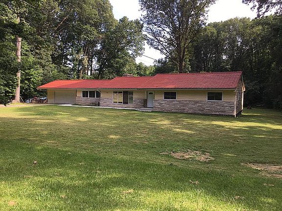 2nd image of 12 Hideaway Ln