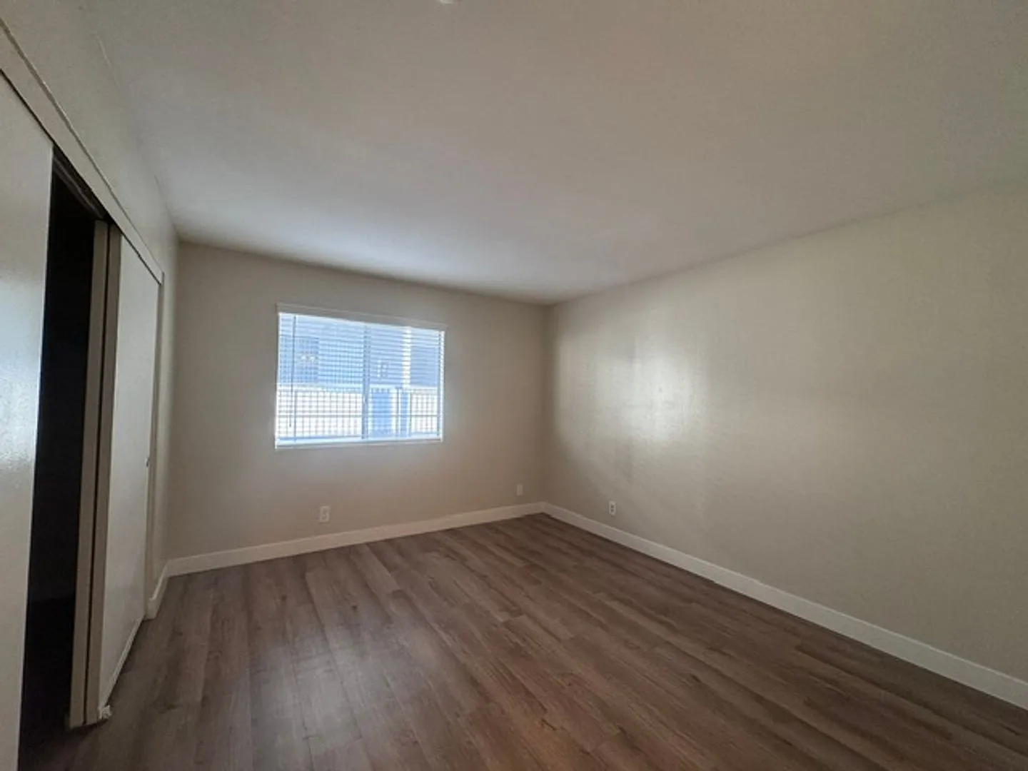 1061 Dawson — Photo 4