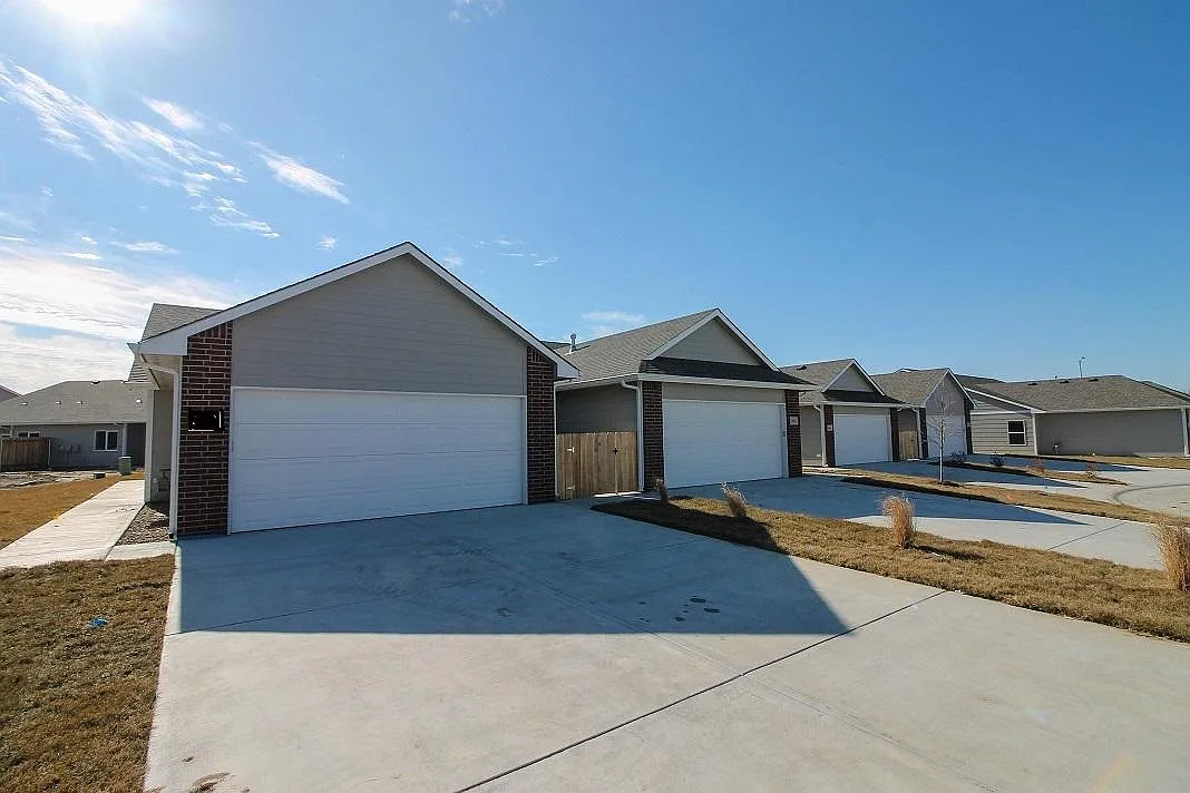 3 bed, 1160 sqft, $1,475 — Photo 1