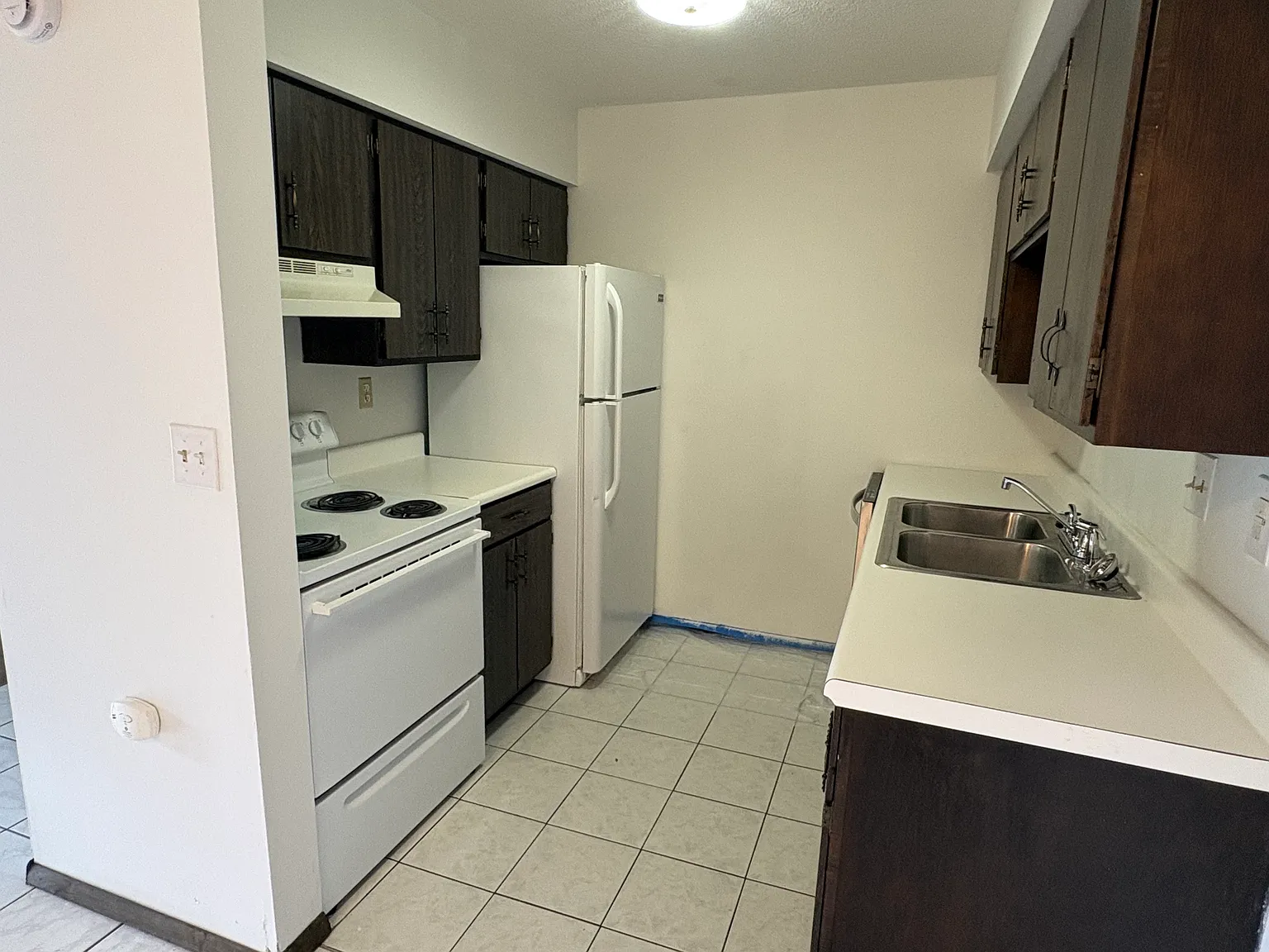 2 bed, 1.5 bath, 900 sqft, $950 — Photo 3