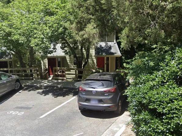 300 Cedarwood Ln, Carrboro, NC 27510
