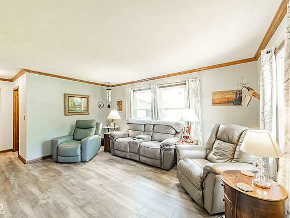 5th image of 129 Wildwood Blvd
