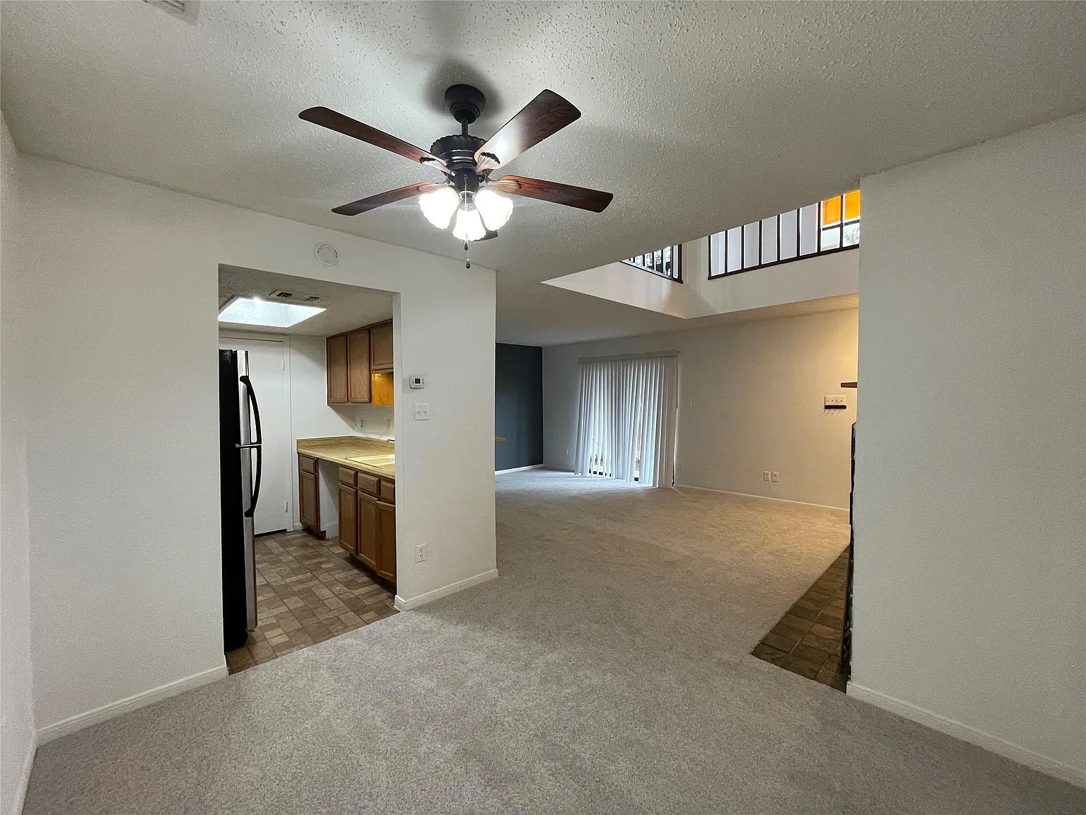 1 bed, 1.5 bath, 1144 sqft, $1,100 — Photo 2