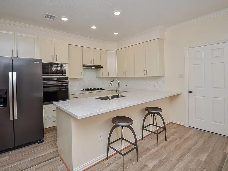 4916 Inker St — Photo 6