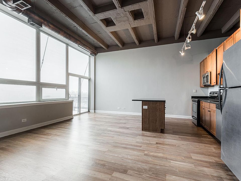 1st image of 4131 W Belmont Ave #413A