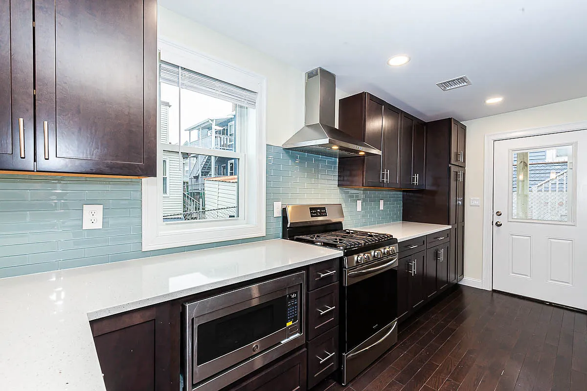 4 bed, 4.5 bath, 1600 sqft, $5,350 — Photo 2