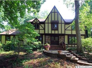 25 Sutton Pl, Middletown, NJ 07748