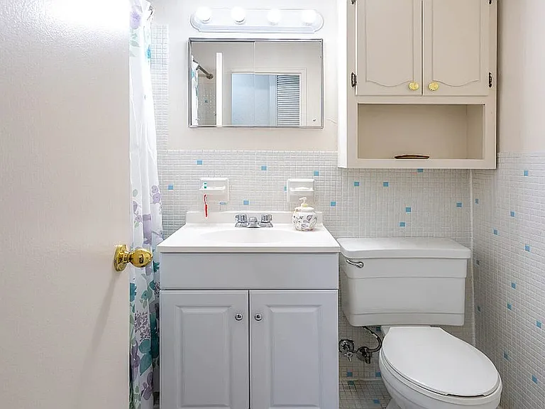 Fountain Place Apartments — Photo 9