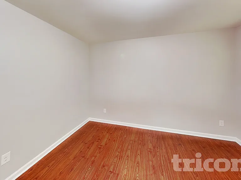 5633 Idlewild Rd N — Photo 4