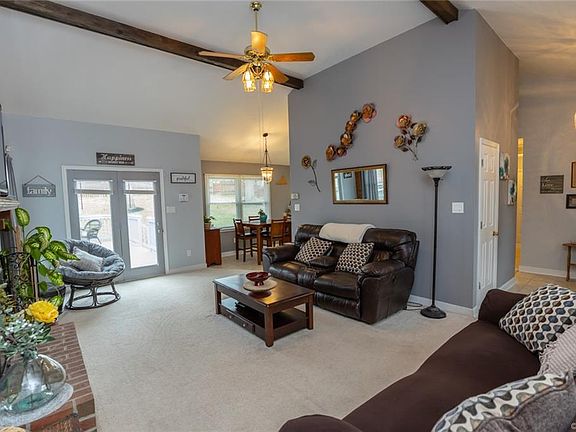 5th image of 8661 Woodward Dr