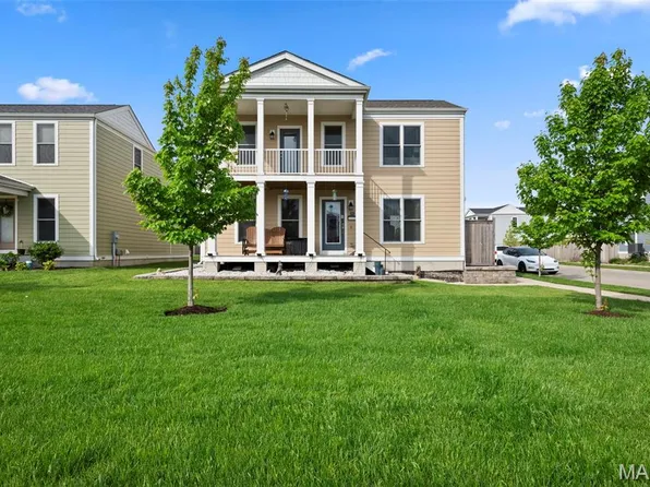 6113 New Town Dr, Saint Charles, MO 63301