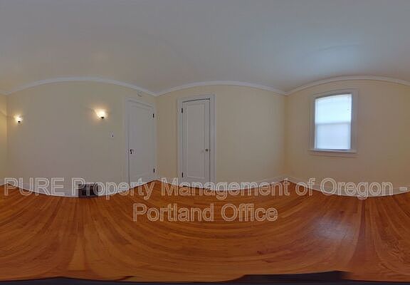 5th image of 2411 SE Madison St