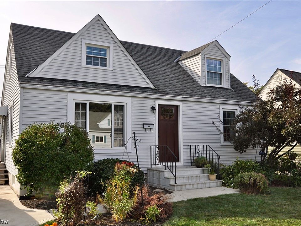 1st image of 144 Woodstock Dr