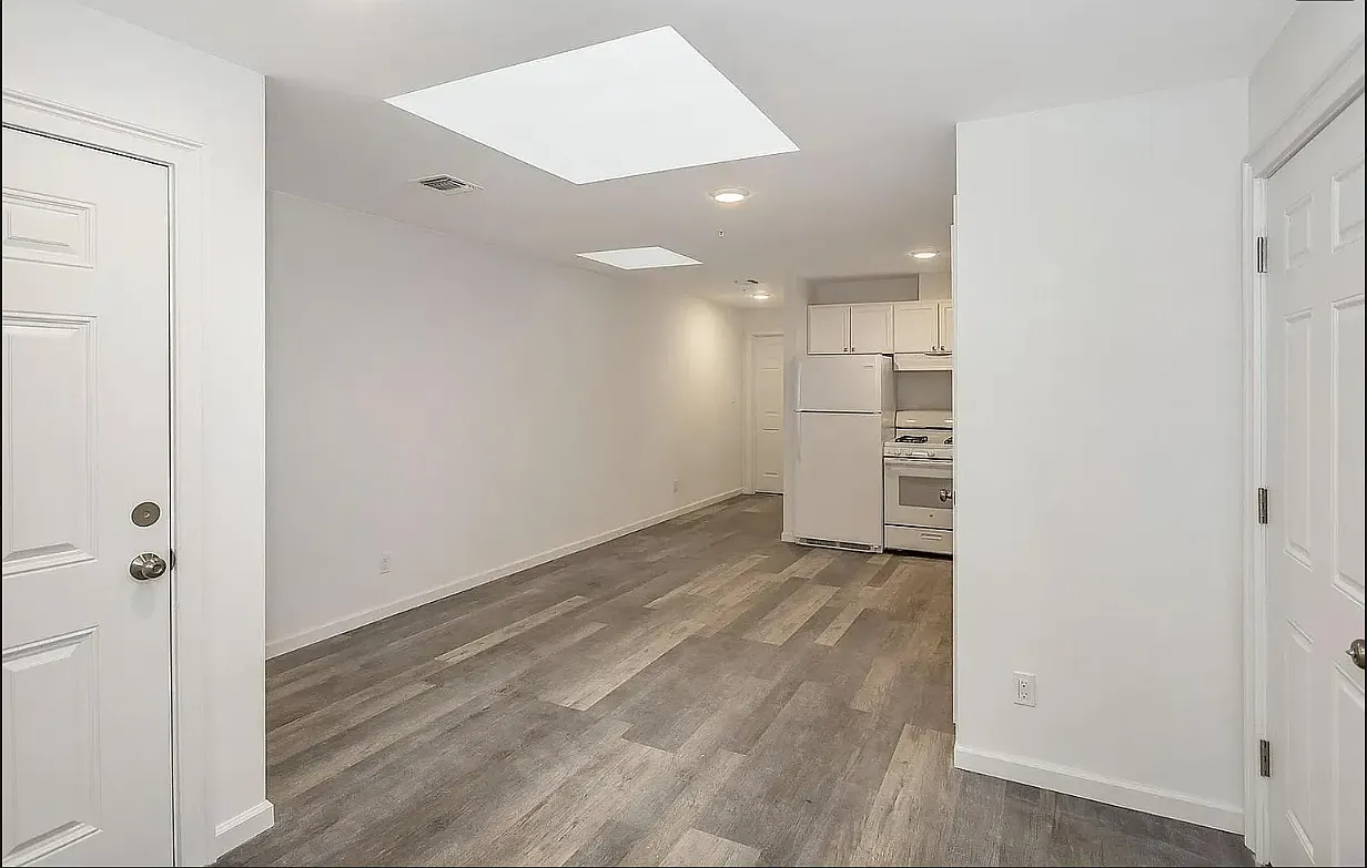 2 bed, 1000 sqft, $3,050 — Photo 2