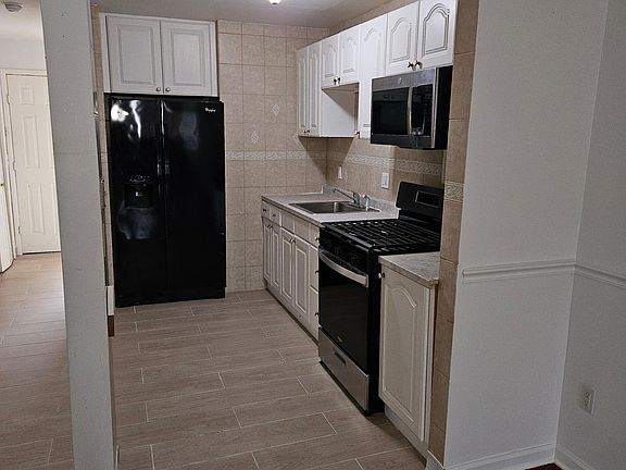 Kitchen - family room view