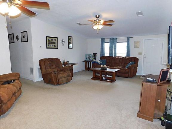 3rd image of 3940 Court Dr E