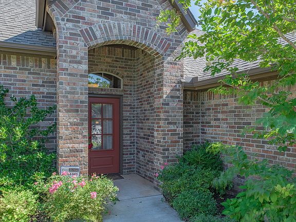 5th image of 608 Lindsey Ln