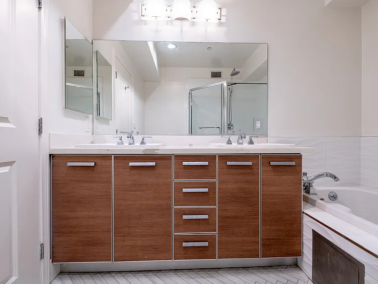 147 S Doheny Dr #303 — Photo 25
