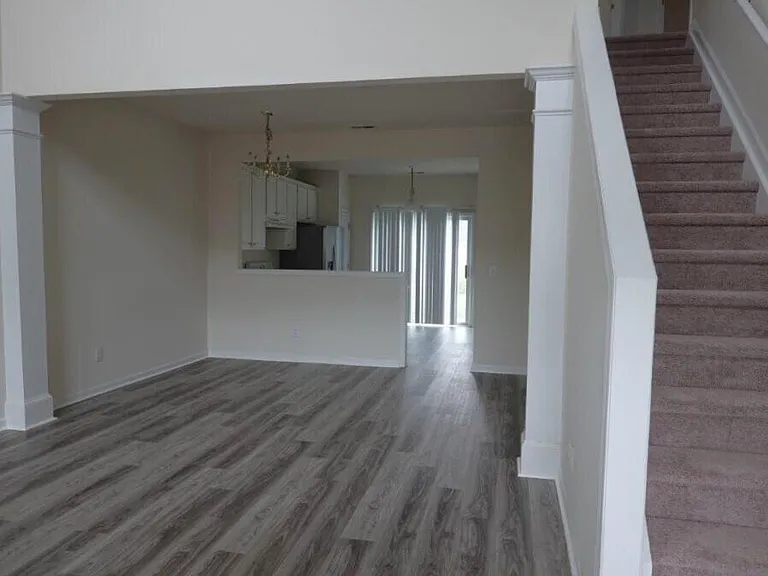 205 Whitney Oaks Ln — Photo 2